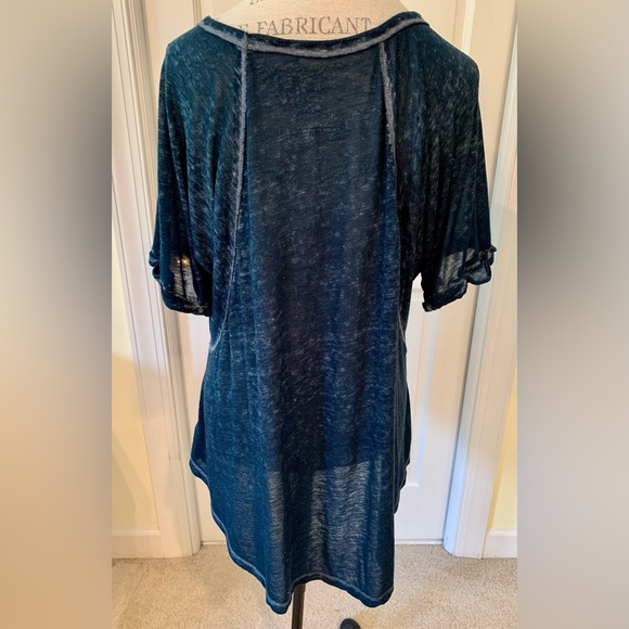 We The Free Blue Tunic V-Neck Short Sleeved T-Shirt Size Medium - Picture 2 of 3